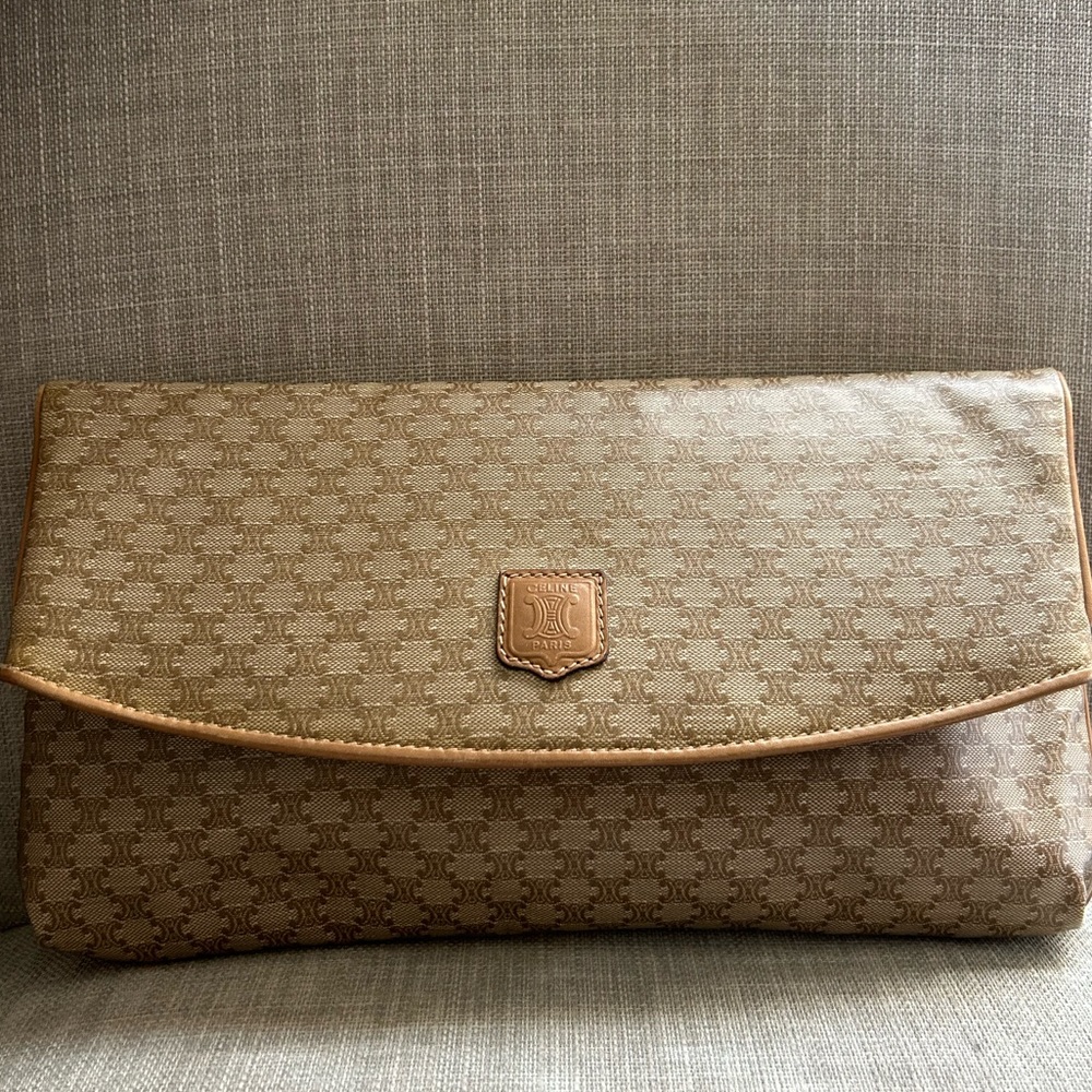 1. EUC Celine Macadam Clutch (beige)